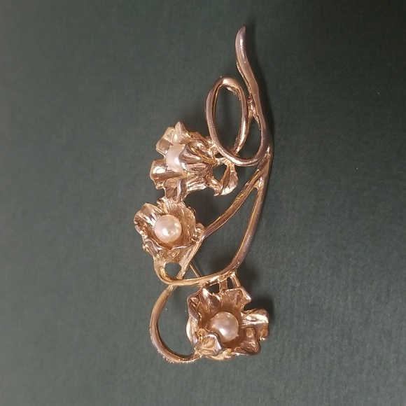 BROOCH, Vintage look but age unknown, 3 Pearls in Petals. 3" Long  EUC - Picture 4 of 4